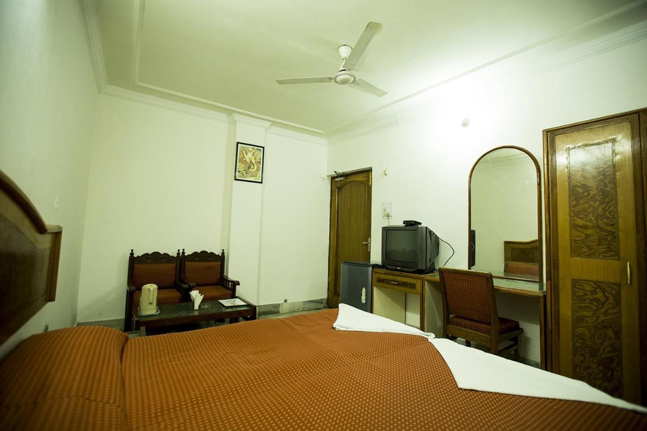 Deep Hotel Lucknow Exterior foto